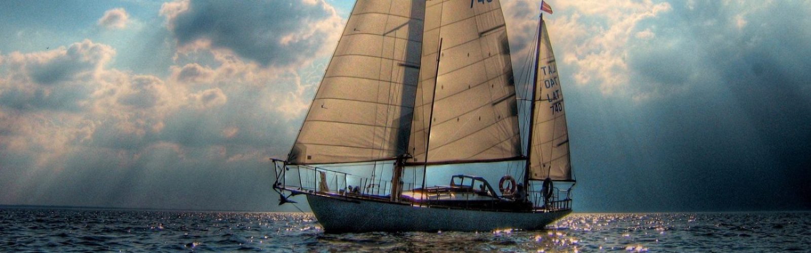 استراتژی اقیانوس آبی 1500x500